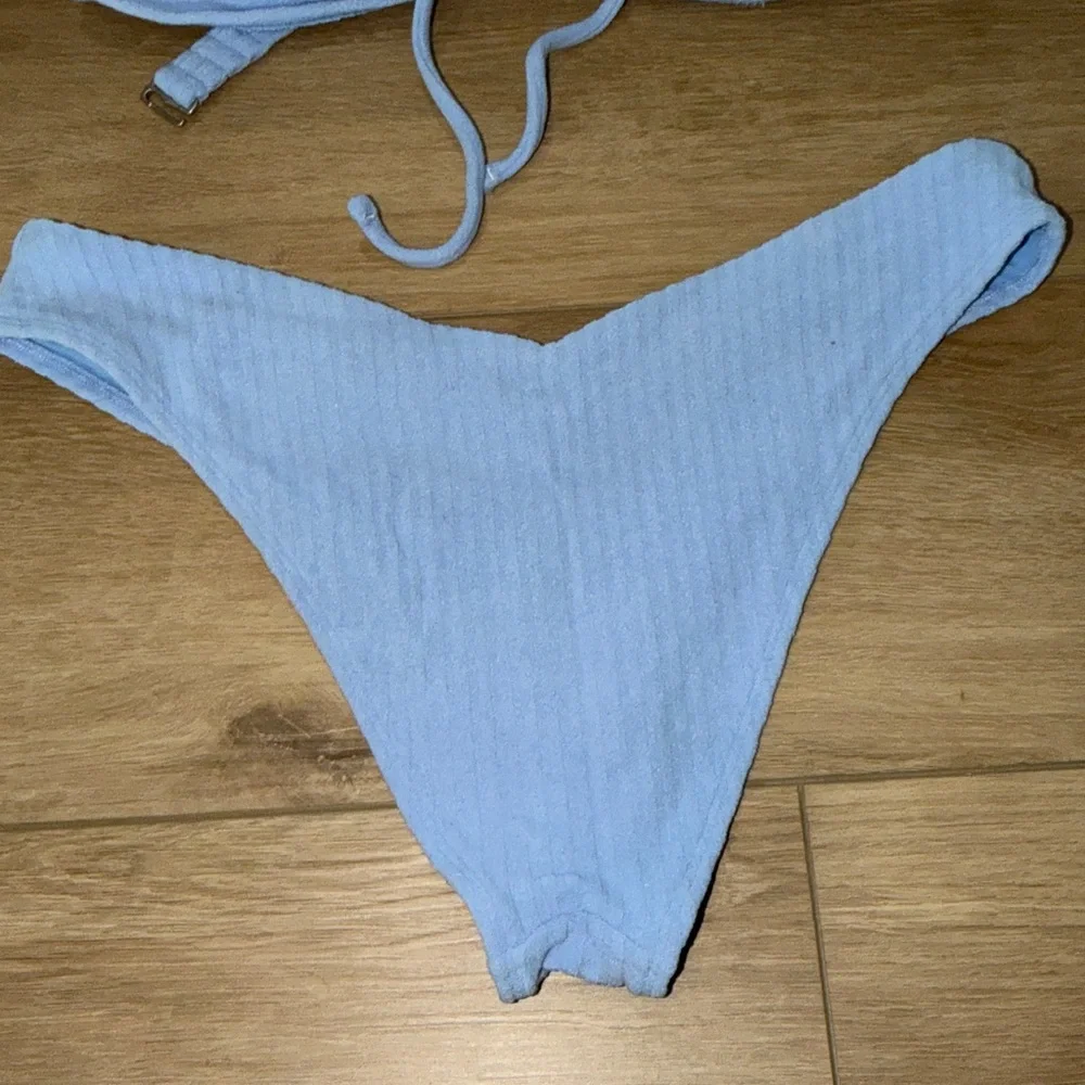 Abercrombie & Fitch Amalfi 2 piece powder blue ribbed swimsuit/ bikini medium - Picture 4 of 6